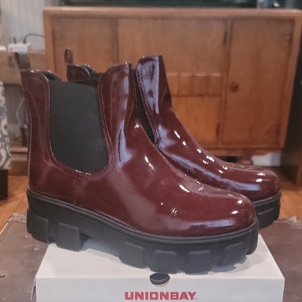 UNIONBAY Burgundy and Black Ankle Boots - Picture 4 of 6